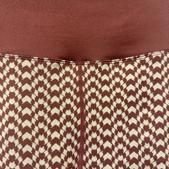 Spiritual Gangster| NWOT Women’s Size M/L Jacquard 7/8 Legging in Burgundy - Picture 4 of 10